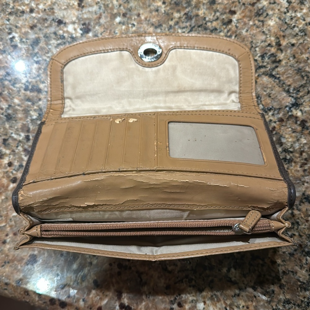Coach Wallet. - Picture 4 of 5